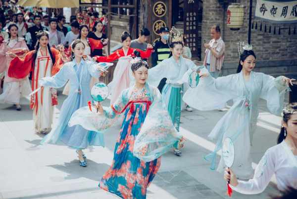 “三·八”女神节特惠，建业电影小镇和只有河南·戏剧幻城打造三月女神专属惊喜