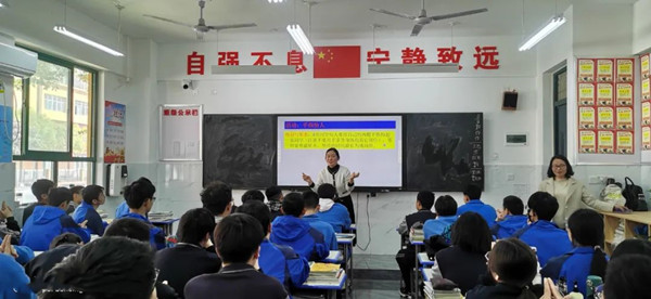 邓州市教体局举办高中生心理健康专题教育活动