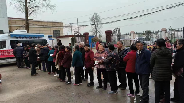 邓州市：“移动体检站”把健康送到百姓家门口
