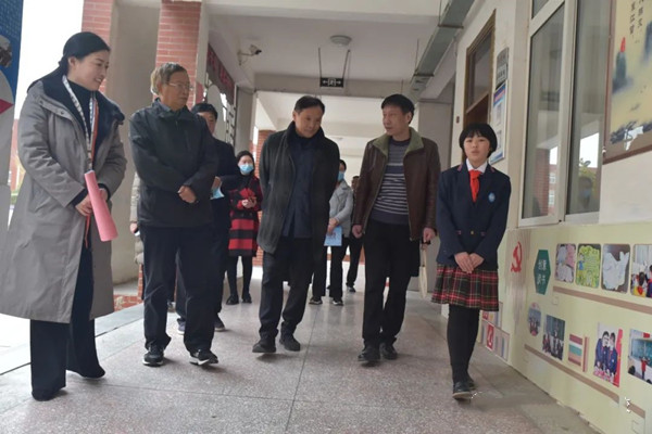 邓州市古城实验小学获“河南省示范家长学校”检查评估组好评