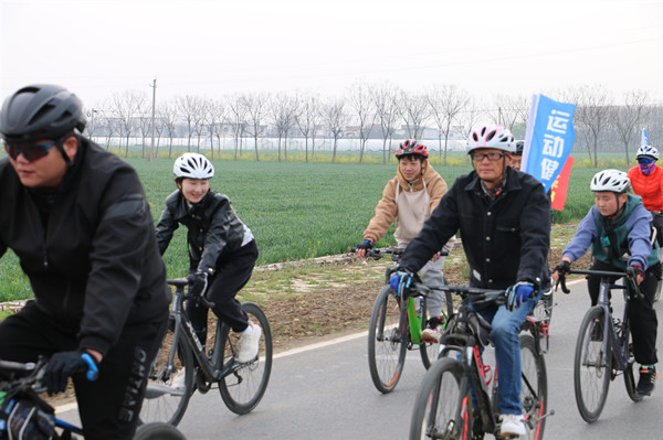 邓州市举办“春满穰原 畅游邓州”自行车巡游活动
