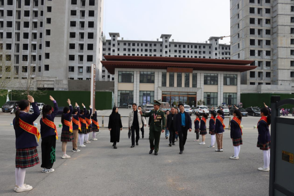 邓州市青年讲师团张光付学雷锋报告会走进北京路学校