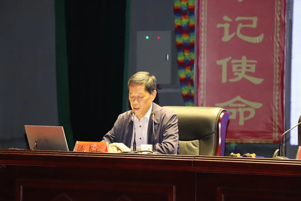 邓州市教体局邀请教育专家作专题报告