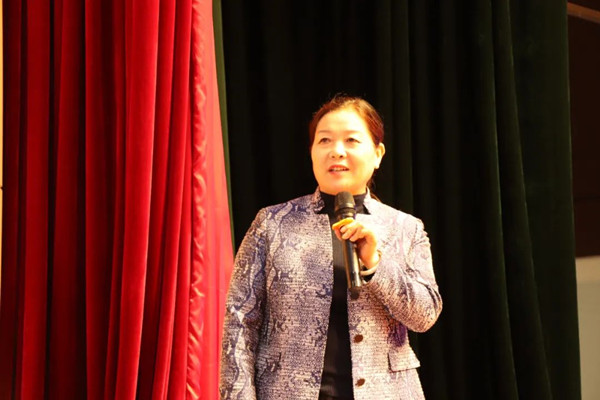 邓州市教体局邀请教育专家作专题报告