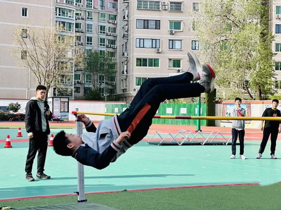郑州市第七十一中学“坚毅体能 拼搏上进”全员运动会成功举办