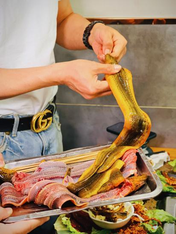郑州独一无二的鳝鱼火锅，当代青年的朋克养生