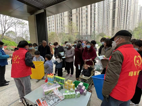 郑州十八里河街道办事处组织志愿者开展垃圾分类宣传活动