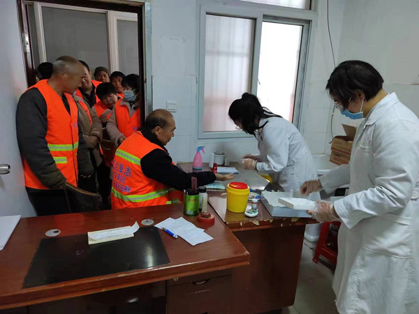 邓州市湍河社区卫生服务中心：免费体检送健康 营造企业发展好环境