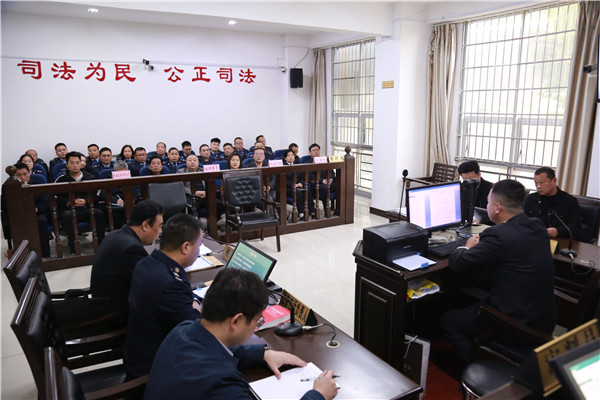 镇平县法院邀请代表旁听行政案件审理