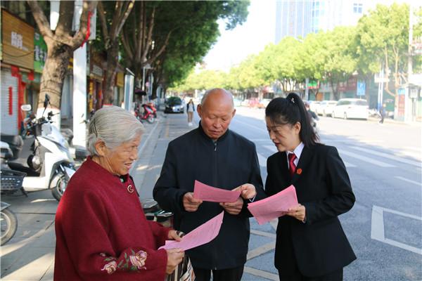 南召县法院开展知识产权日宣传活动