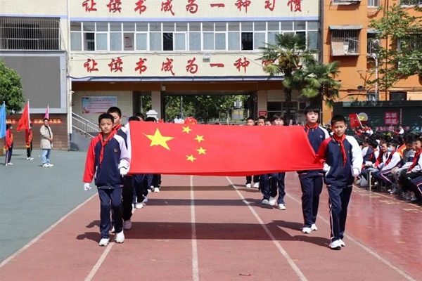 驻马店市第十一小学：奋力拼搏运动健儿展风采 悦动逐梦掌灯少年向未来