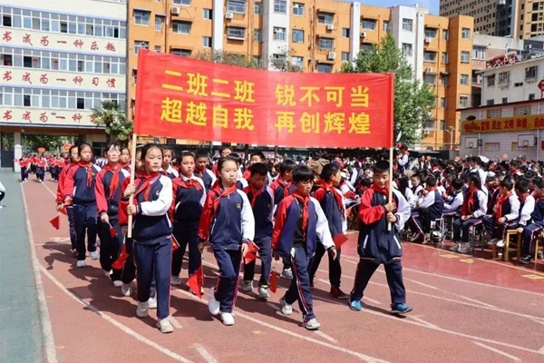 驻马店市第十一小学：奋力拼搏运动健儿展风采 悦动逐梦掌灯少年向未来