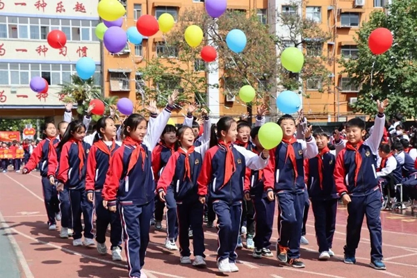 驻马店市第十一小学：奋力拼搏运动健儿展风采 悦动逐梦掌灯少年向未来