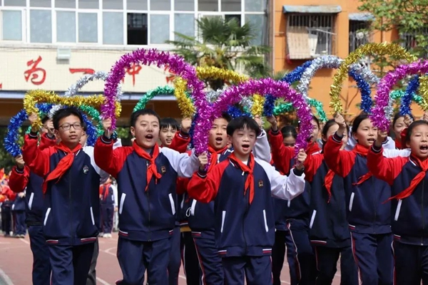 驻马店市第十一小学：奋力拼搏运动健儿展风采 悦动逐梦掌灯少年向未来