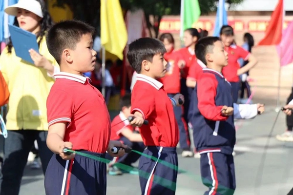 驻马店市第十一小学：奋力拼搏运动健儿展风采 悦动逐梦掌灯少年向未来