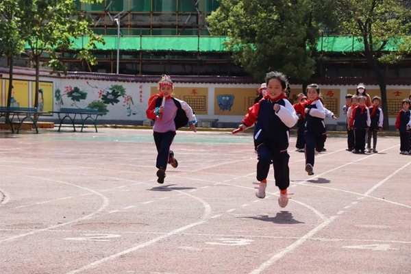 驻马店市第十一小学：奋力拼搏运动健儿展风采 悦动逐梦掌灯少年向未来