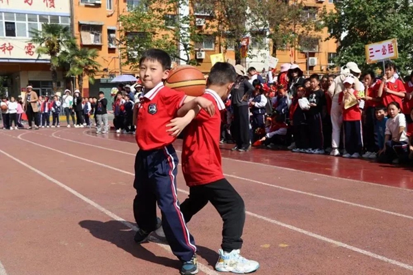 驻马店市第十一小学：奋力拼搏运动健儿展风采 悦动逐梦掌灯少年向未来