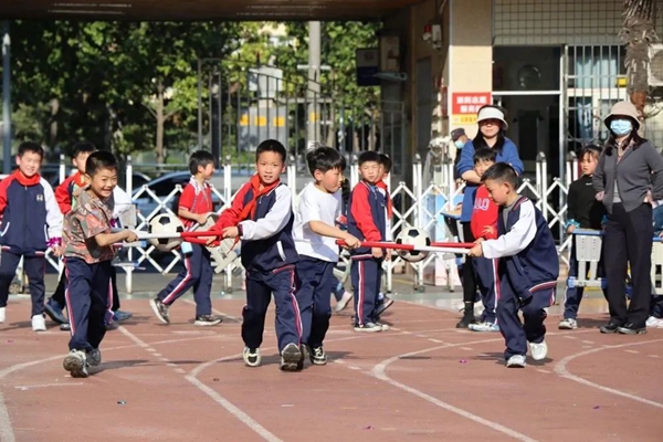 驻马店市第十一小学：奋力拼搏运动健儿展风采 悦动逐梦掌灯少年向未来