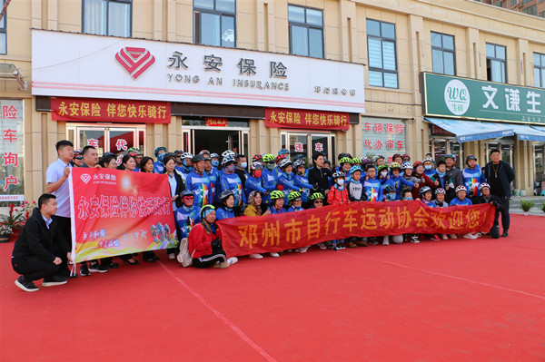 邓州市体育事业发展中心举办迎盛会绿色出行自行车巡游活动