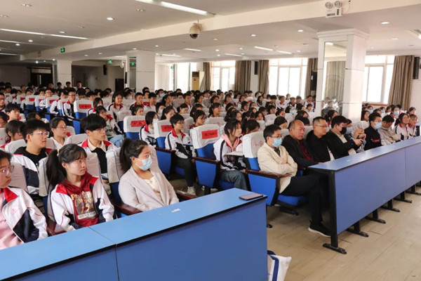 邓州市一高中：喜获中国人民公安大学优质生源基地