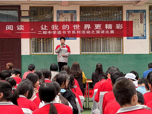 西平县二郎中学首席工作室开展读书月系列活动