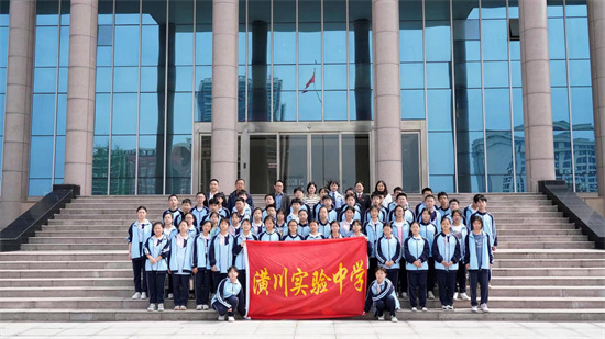 潢川县实验中学师生参加法院开放日模拟法庭活动
