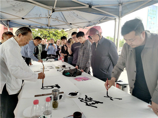 著名书法家王树人书法艺术作品展在唐河县源潭镇举办