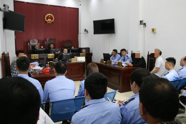 南召县法院依法公开开庭审理一起行政诉讼案件