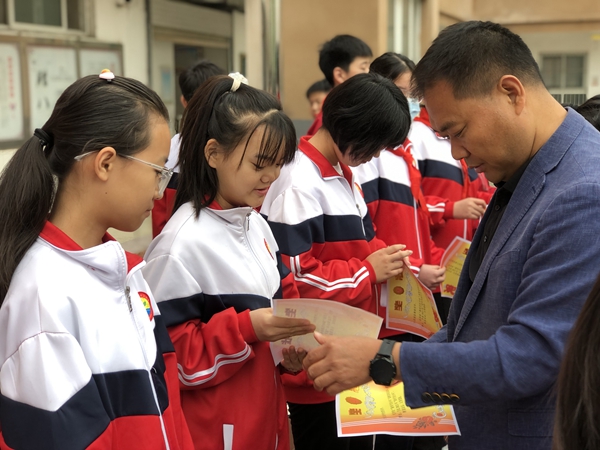 ​驻马店市第十二小学举行新时代好少年颁奖活动