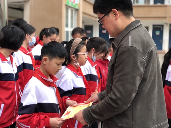 ​驻马店市第十二小学举行新时代好少年颁奖活动