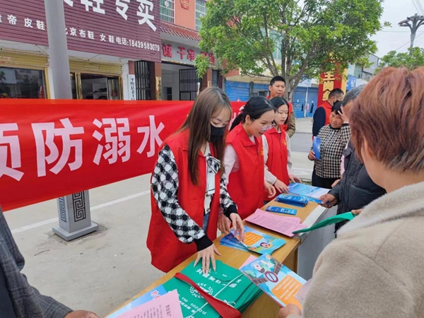 平舆县老王岗乡开展“珍爱生命 预防溺水”宣传活动 筑牢生命安全防线