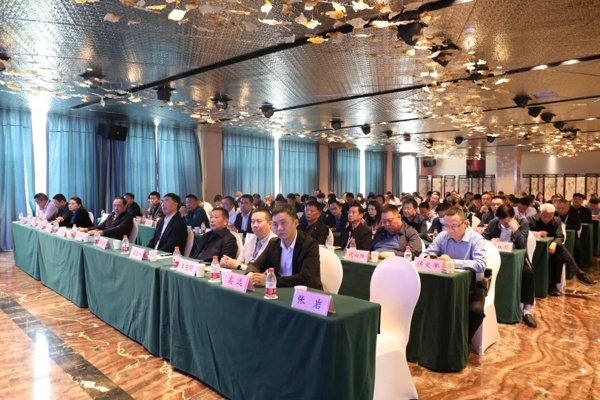 河南省户外产业协会成立大会暨一届一次理事会议召开