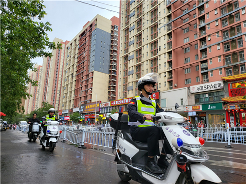 郑州二七警方首批10支“义警”巡逻队正式上岗执勤
