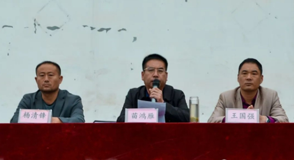 西平县师灵中学举行2022——2023学年度第二学期期中表彰大会