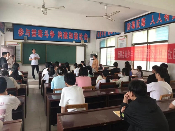 新蔡县龙口镇班子成员走进校园强化农村学校安全教育