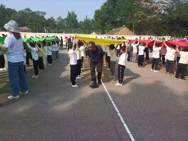 邓州市文渠镇中心幼儿园举办亲子运动会