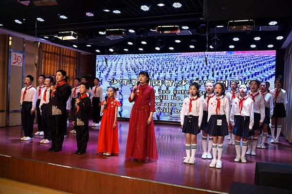AG旗舰厅潢川县举行第三届小学生“快乐英语秀”展演活动(图4)