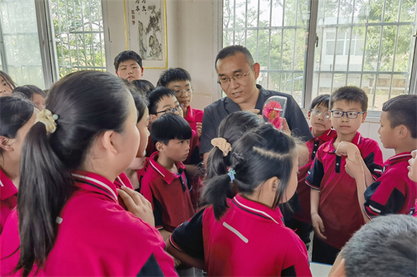邓州法院开展家庭教育宣传周普法宣传活动