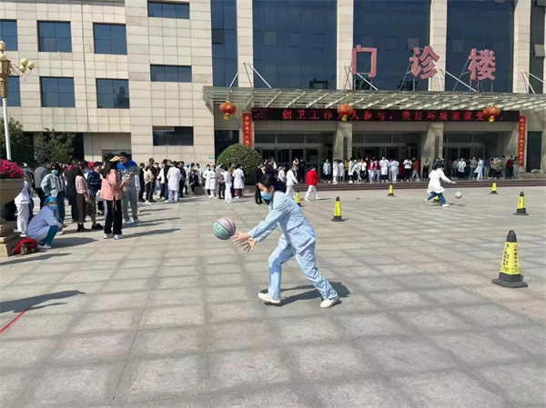 新野县人民医院工会组织开展“迎五一”趣味运动会