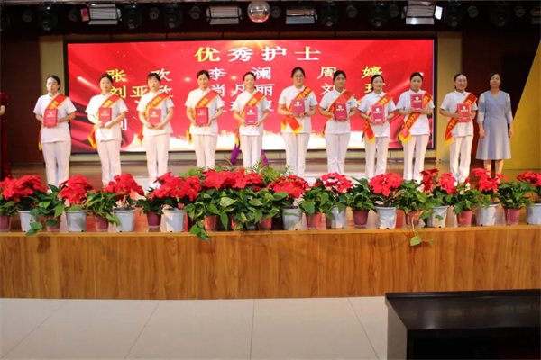 新野县人民医院举行护士节颁奖庆典