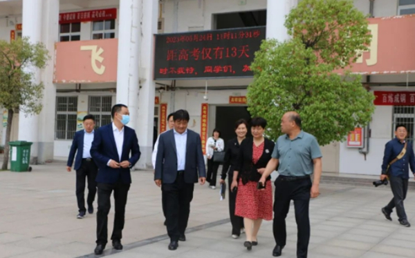 ​驻马店市副市长宋庆林深入西平高中调研教育教学工作