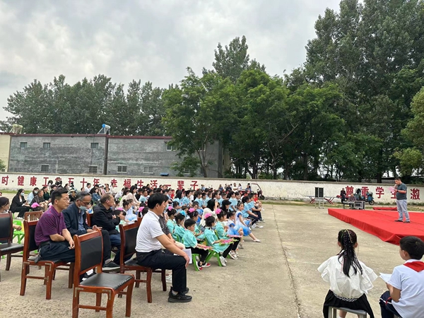 ​西平县二郎小王庄小学举办“欢乐童年 放飞梦想”六一文艺汇演活动