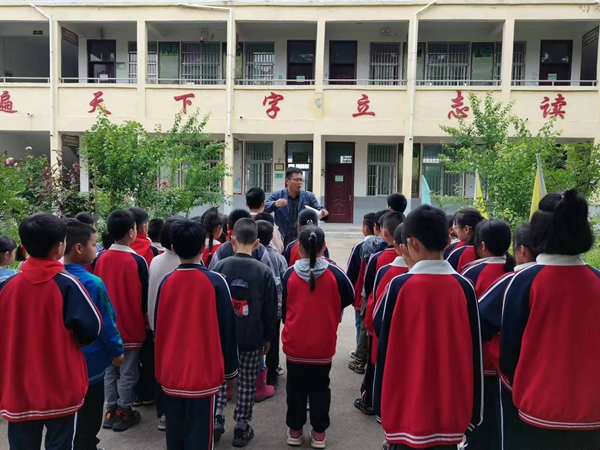 ​西平县权寨郑楼小学举行“博爱在天中”师生共捐活动