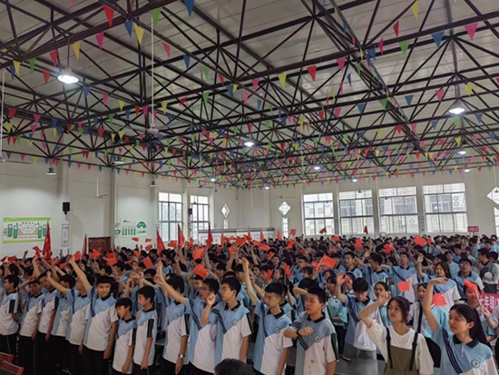 ​潢川县实验中学举办“红歌颂党情，青春跟党走”红歌合唱比赛