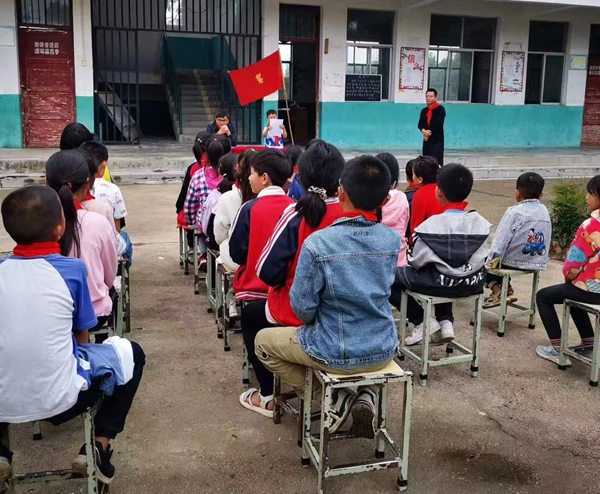 西平县芦庙唐庄小学举行迎“六一国际儿童节”暨少先队新队员入队仪式