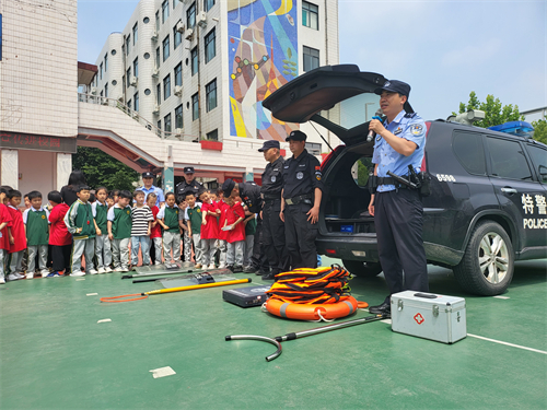 鄭州二七警方走進校園培訓百名“反詐小衛士”