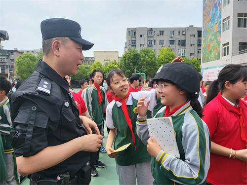 鄭州二七警方走進校園培訓百名“反詐小衛士”