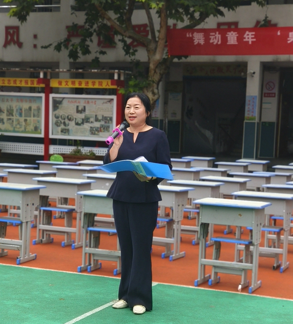 ​西平县第三小学举行“‘舞’动童年 ‘卓’尔不凡”首届课桌舞大赛