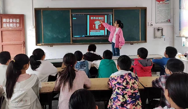 ​西平县重渠李庄小学举行“世界无烟日”主题宣传教育活动