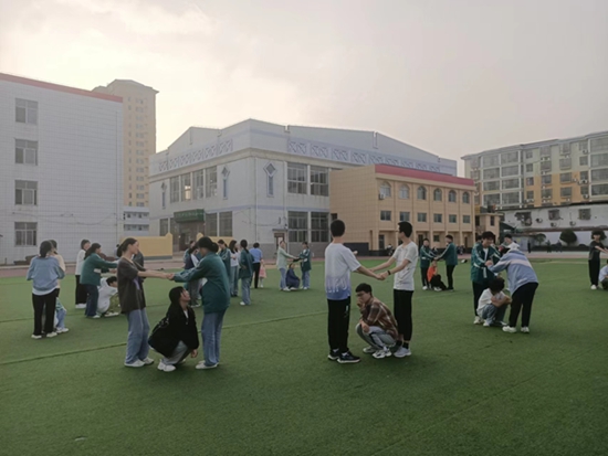 ​潢川县实验中学开展毕业班户外团辅活动